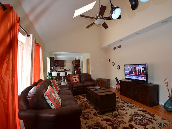 3rd image of 1742 Auburn Ave
