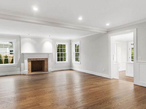3rd image of 19 Howard St