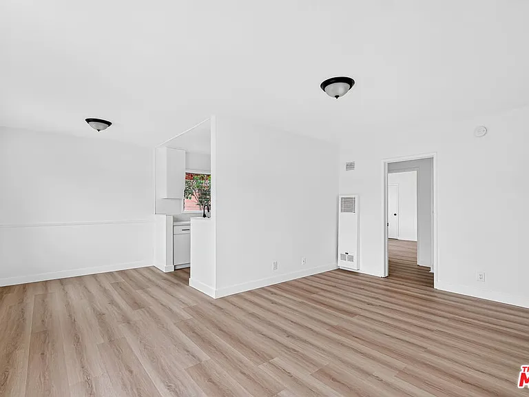 4777 San Vicente Blvd #8 — Photo 8