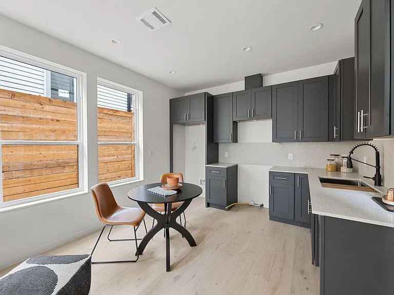 1709 Maple Ave #2B — Photo 3