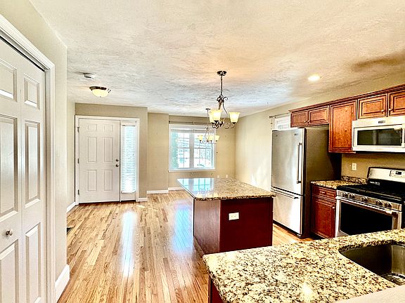 3rd image of 87 South St #87