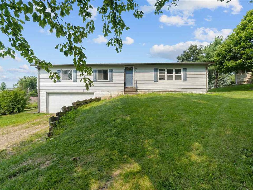 1st image of 704 Pine Dr
