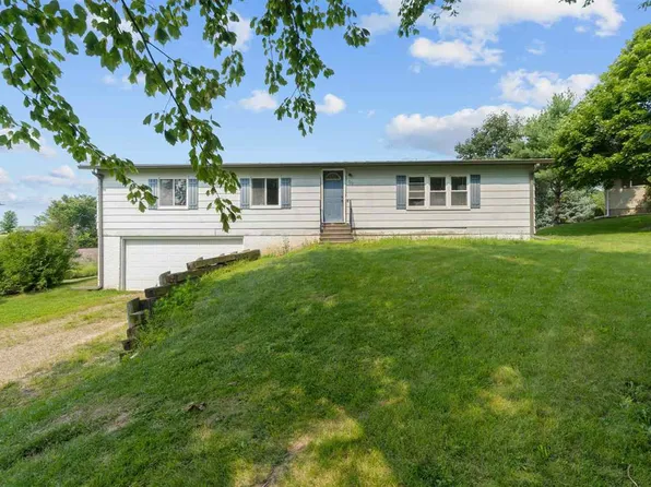 704 Pine Dr, Ainsworth, IA 52201