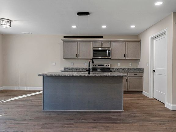 4th image of 566 Vining Ln