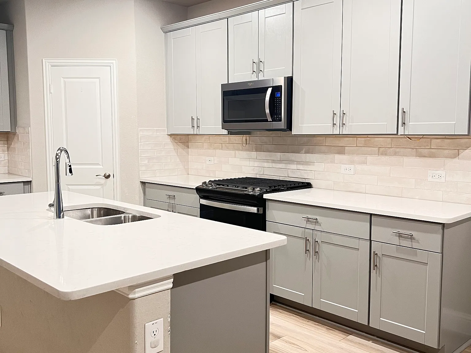 4 bed, 2686 sqft, $2,800 — Photo 2