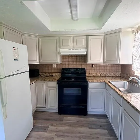 3080 Linwood Ave — Photo 4