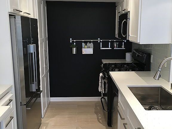 4th image of 4249 Longridge Ave Unit 202