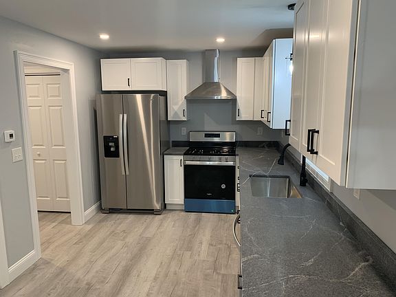 4th image of 1679 Sequoia Ln