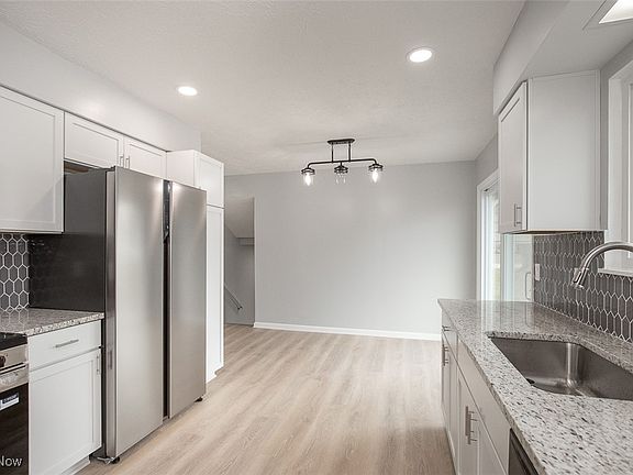 4th image of 3834 Cambridge Ave