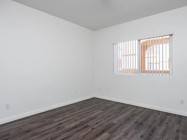 Vinton Court Apartments — Photo 21