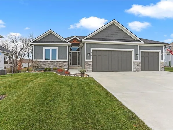 214 NW Ambersham Dr, Lees Summit, MO 64081