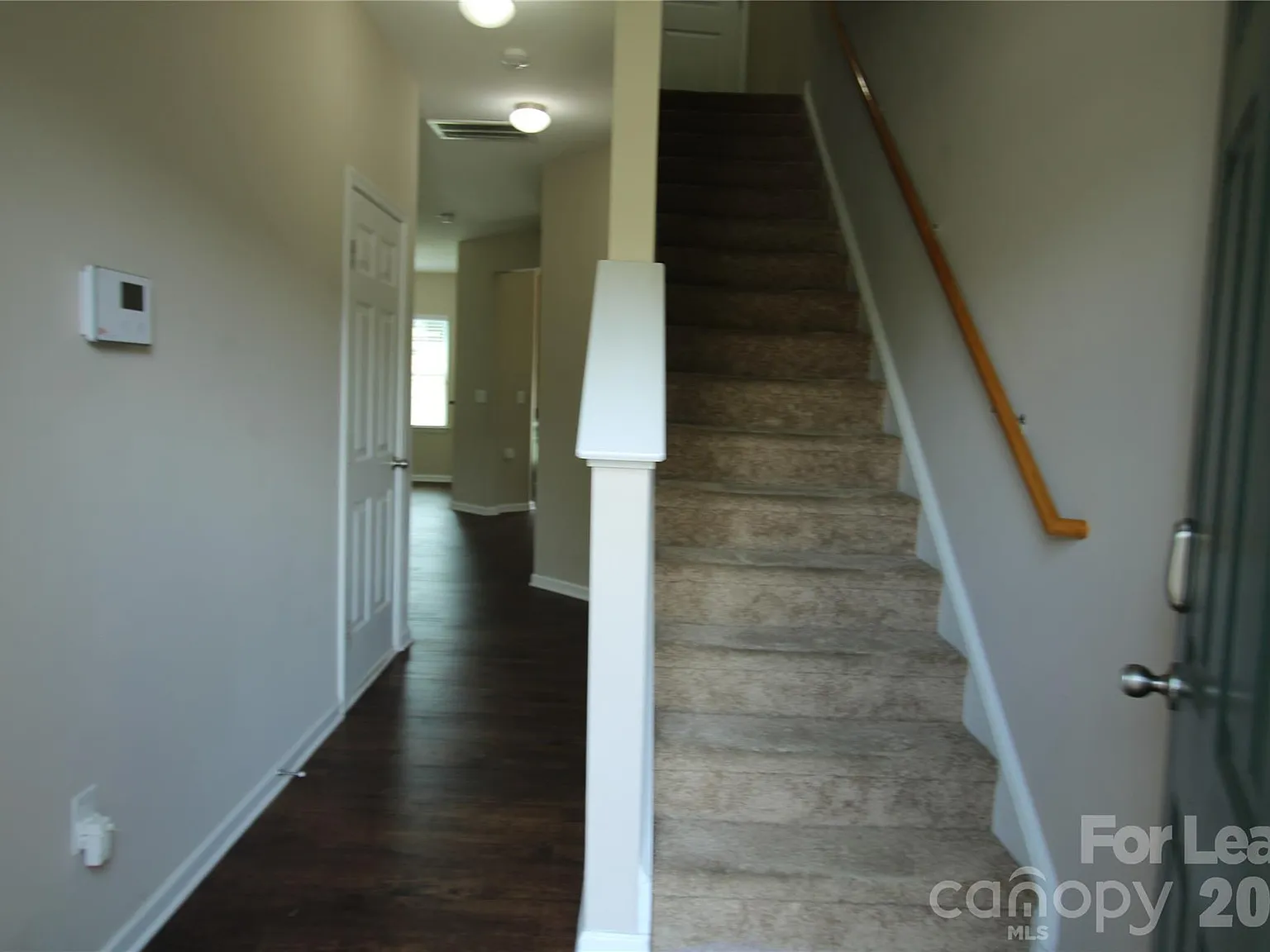 3 bed, 2.5 bath, 1461 sqft, $1,750 — Photo 3