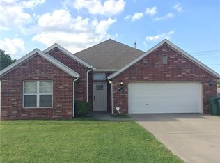 109 W Necessary Dr, Rogers, AR 72758