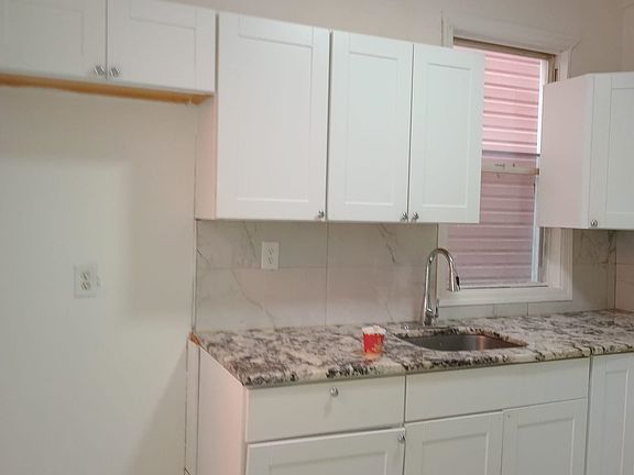 2nd image of 176 Myrtle Ave #1