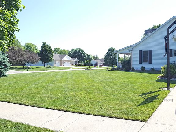 4th image of 300 Estes Park Dr