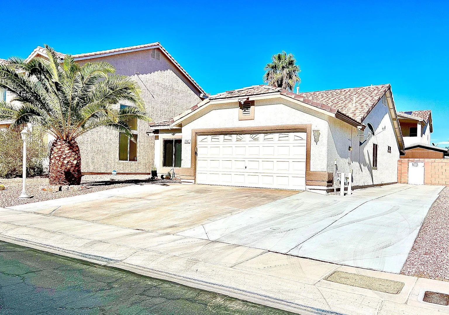 Stylish Serenity - 3 Bed/2 Bath Furnished Home With Rv/Boat Parking — Photo 1