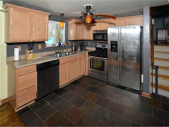 2nd image of 207 Circle Dr