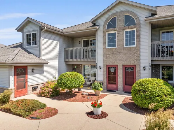 757 Quinlan DRIVE #H, Pewaukee, WI 53072