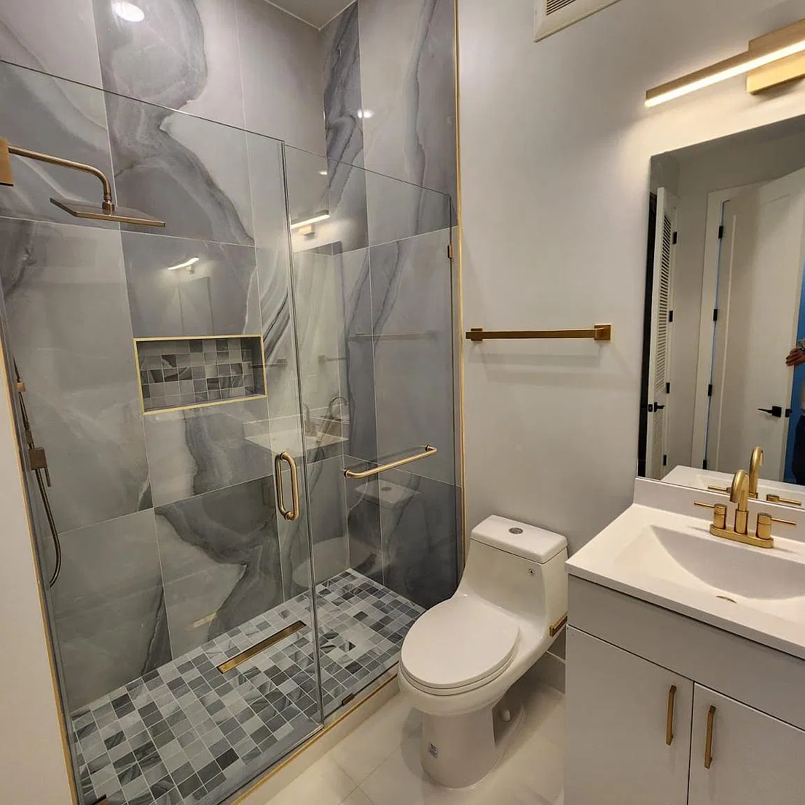 3 bed, 2.0 bath, 949 sqft, $5,450 — Photo 3