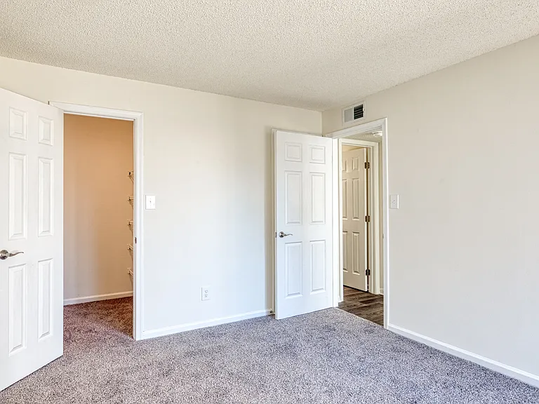 Latitudes Apartments — Photo 29