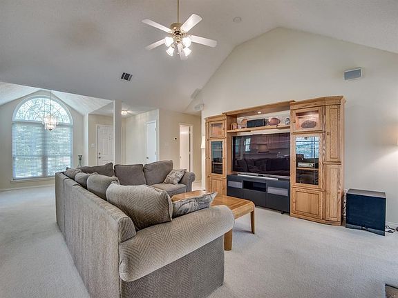 5th image of 554 Valley View Dr