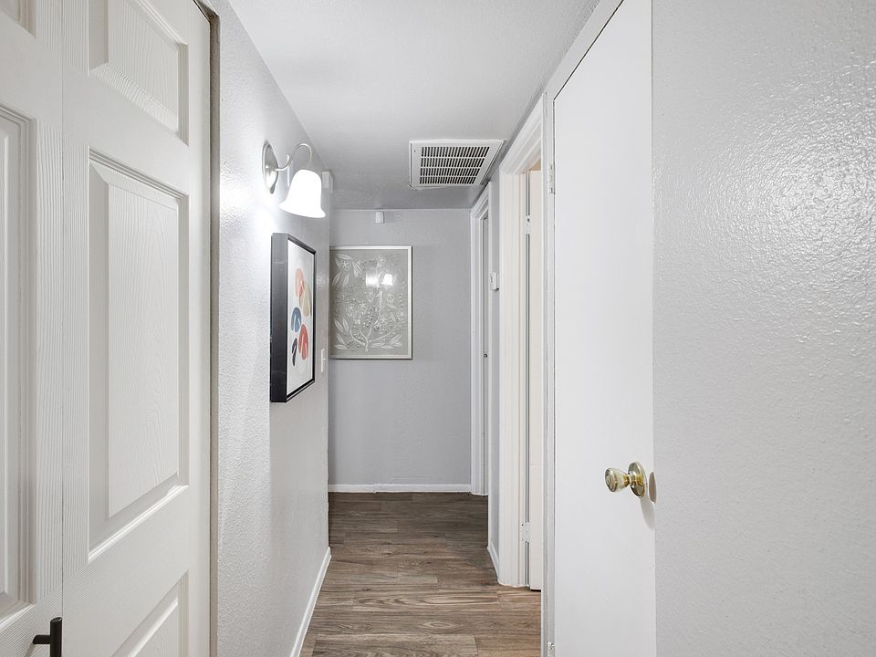 Sunrise on Bethany - Model Unit Hallway