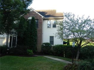 126 Fairway Landings Dr, Canonsburg, PA