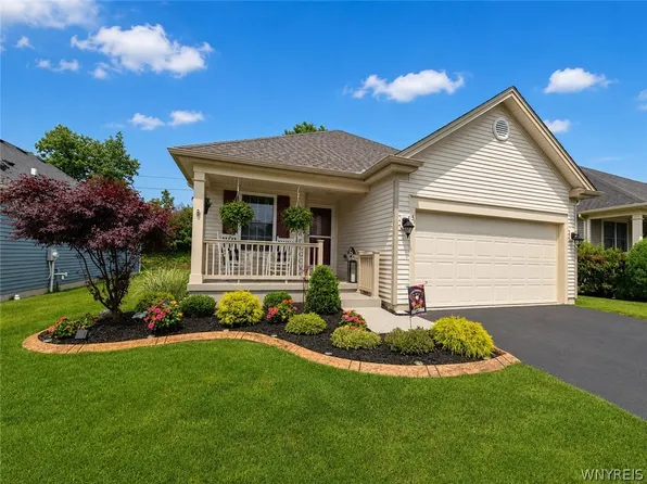 51 Hickory Grove Ln, Buffalo, NY 14227