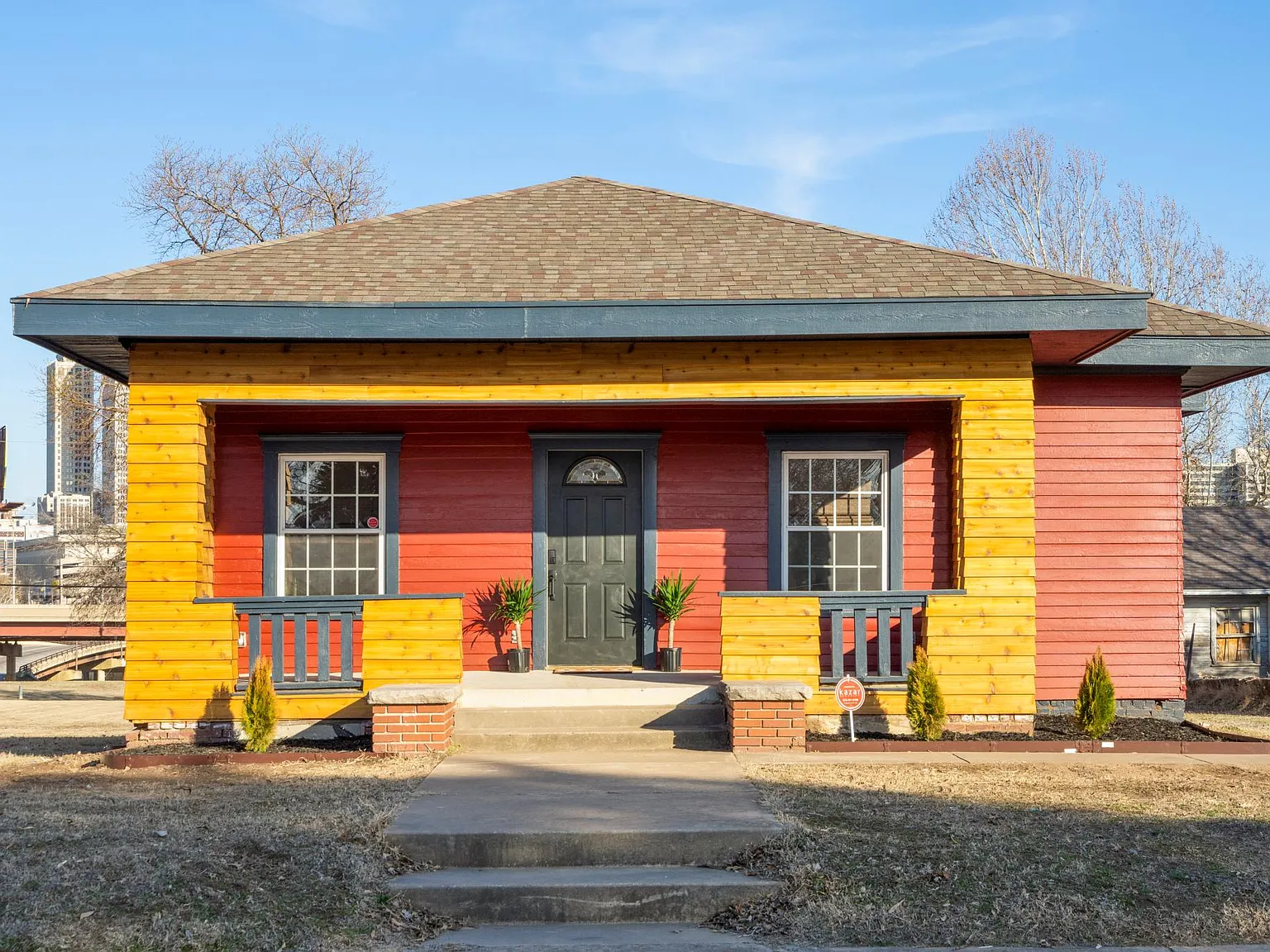 3 bed, 1350 sqft, $2,300 — Photo 2