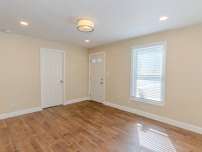 315 Broad Dr SW — Photo 4