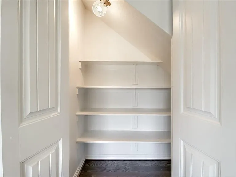 2813 Waterson St — Photo 13