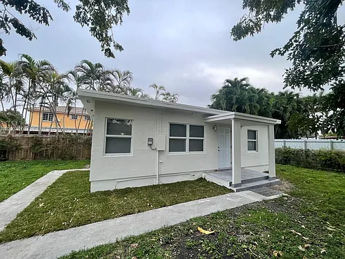 2103 SW 60th Ave #2 Photo 1