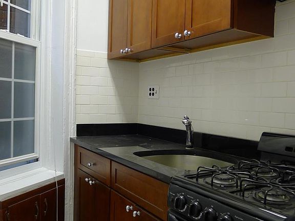 3rd image of 226 E 59th St APT 2RE