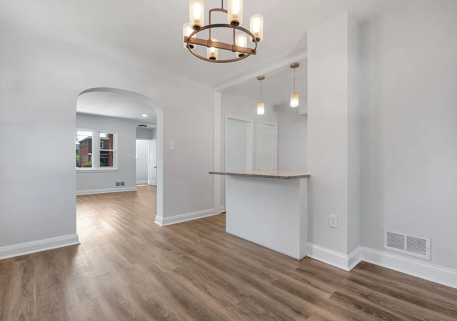 Newly Renovated 3 Bedroom 2 Bathroom. Challenged credit considered. — Photo 1
