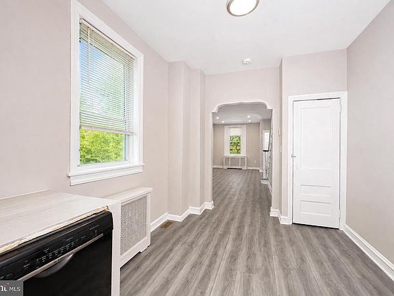 5th image of 553 N Gross St