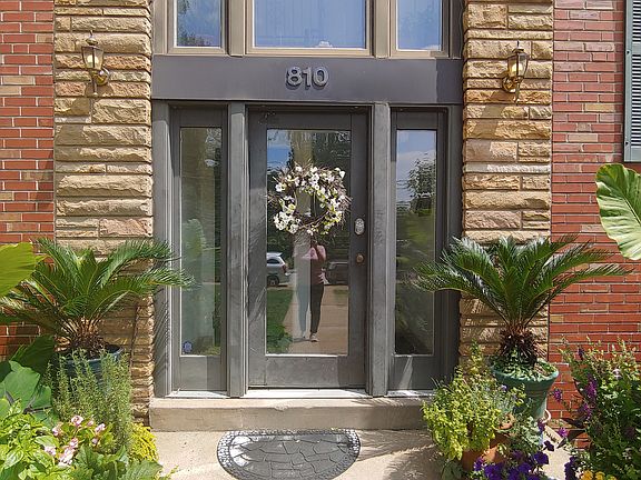 2nd image of 810 Francis Pl APT 2N