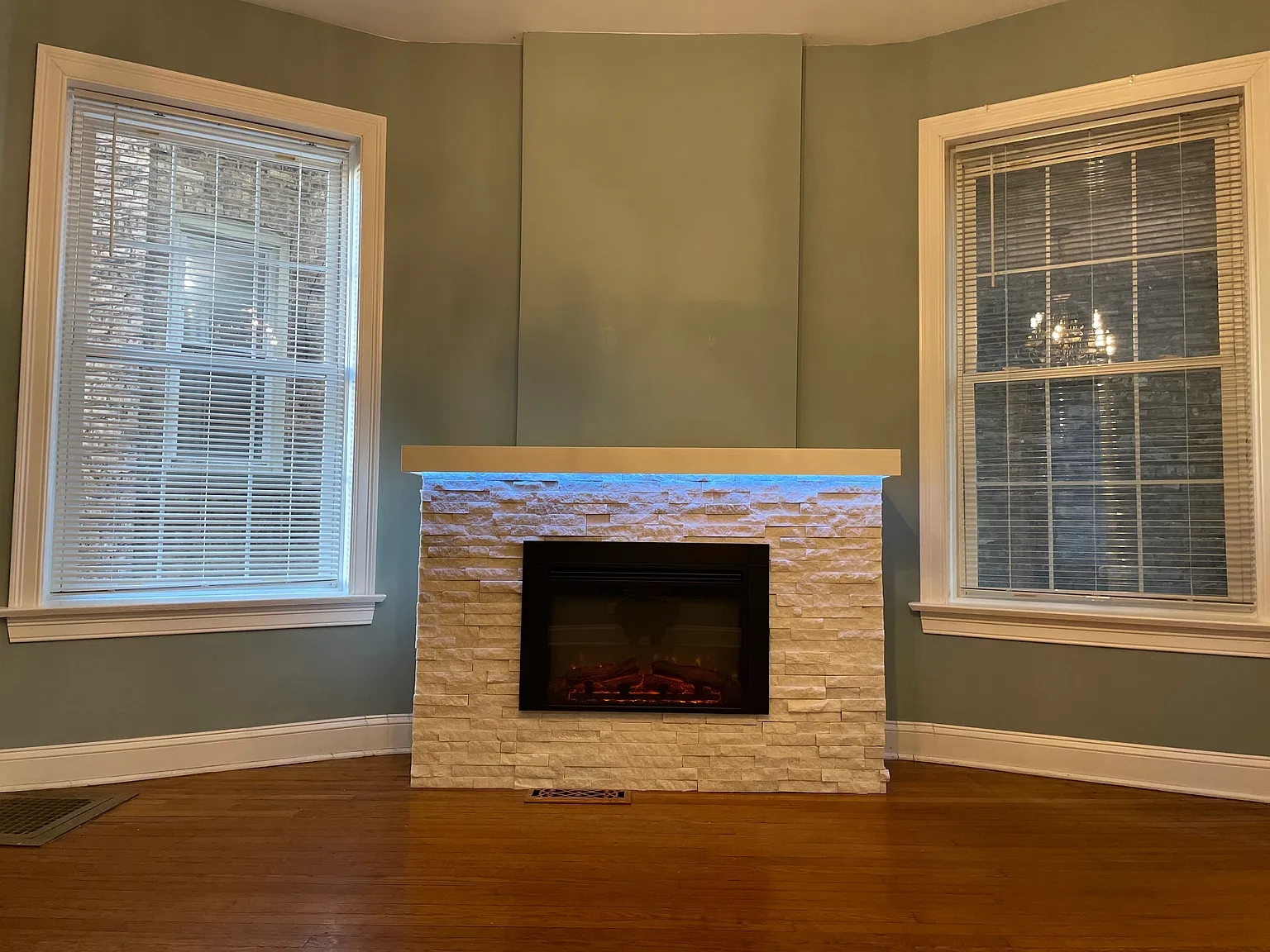 2 bed, 2700 sqft, $2,500 — Photo 3
