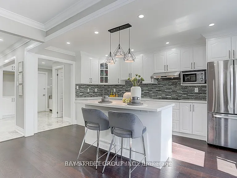 29 Featherstone Ave — Photo 3