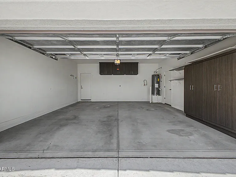 3413 N Loma Vis — Photo 17