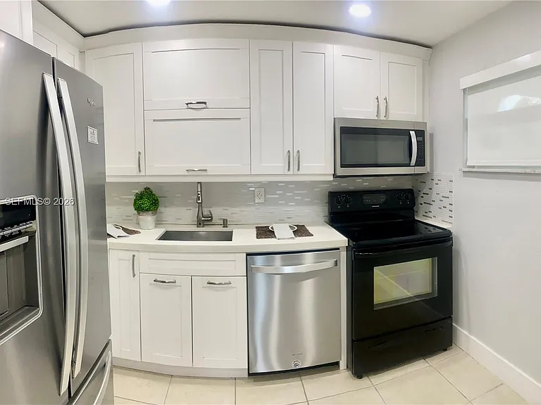 4255 N University Dr #304 — Photo 8