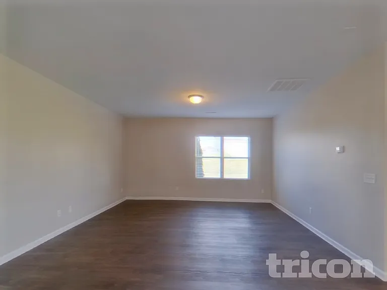 1035 Lonergan Cir — Photo 3