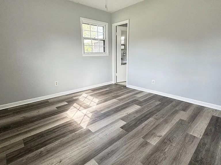 275 Sharon Ln — Photo 9