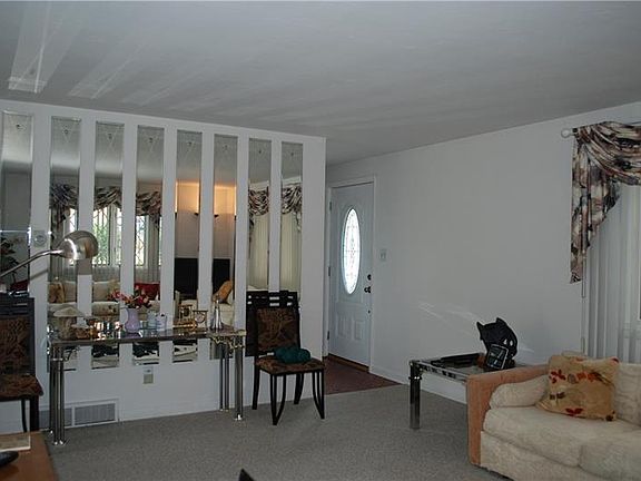 2nd image of 121 Sunrise Dr