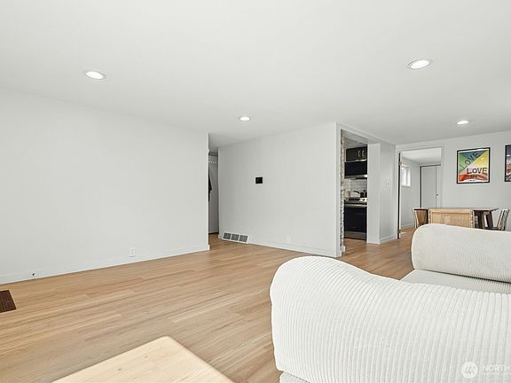 5th image of 9520 2nd Avenue NW
