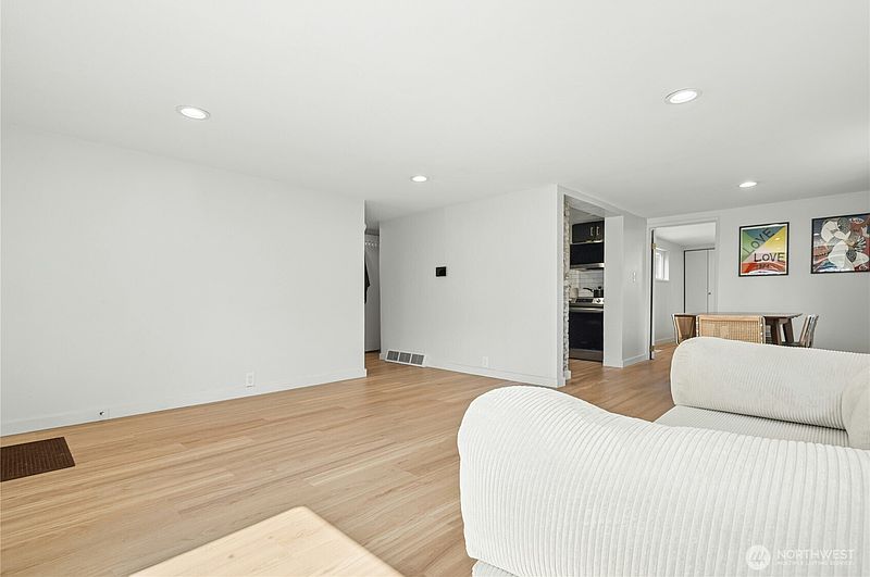 5th image of 9520 2nd Avenue NW