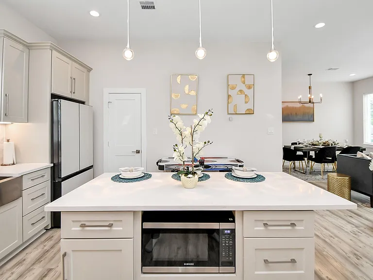 2401 Chapman St — Photo 18