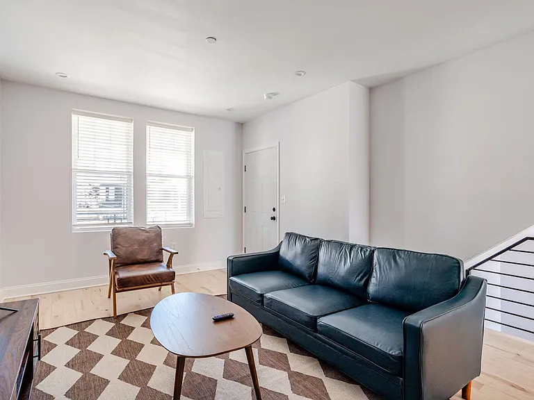 1331 Queen St NE — Photo 14