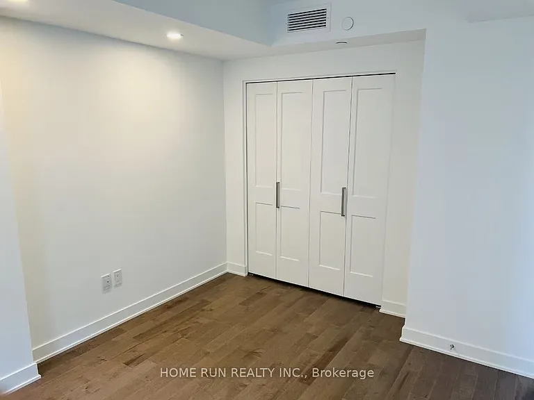 340 Queen St #804 — Photo 8