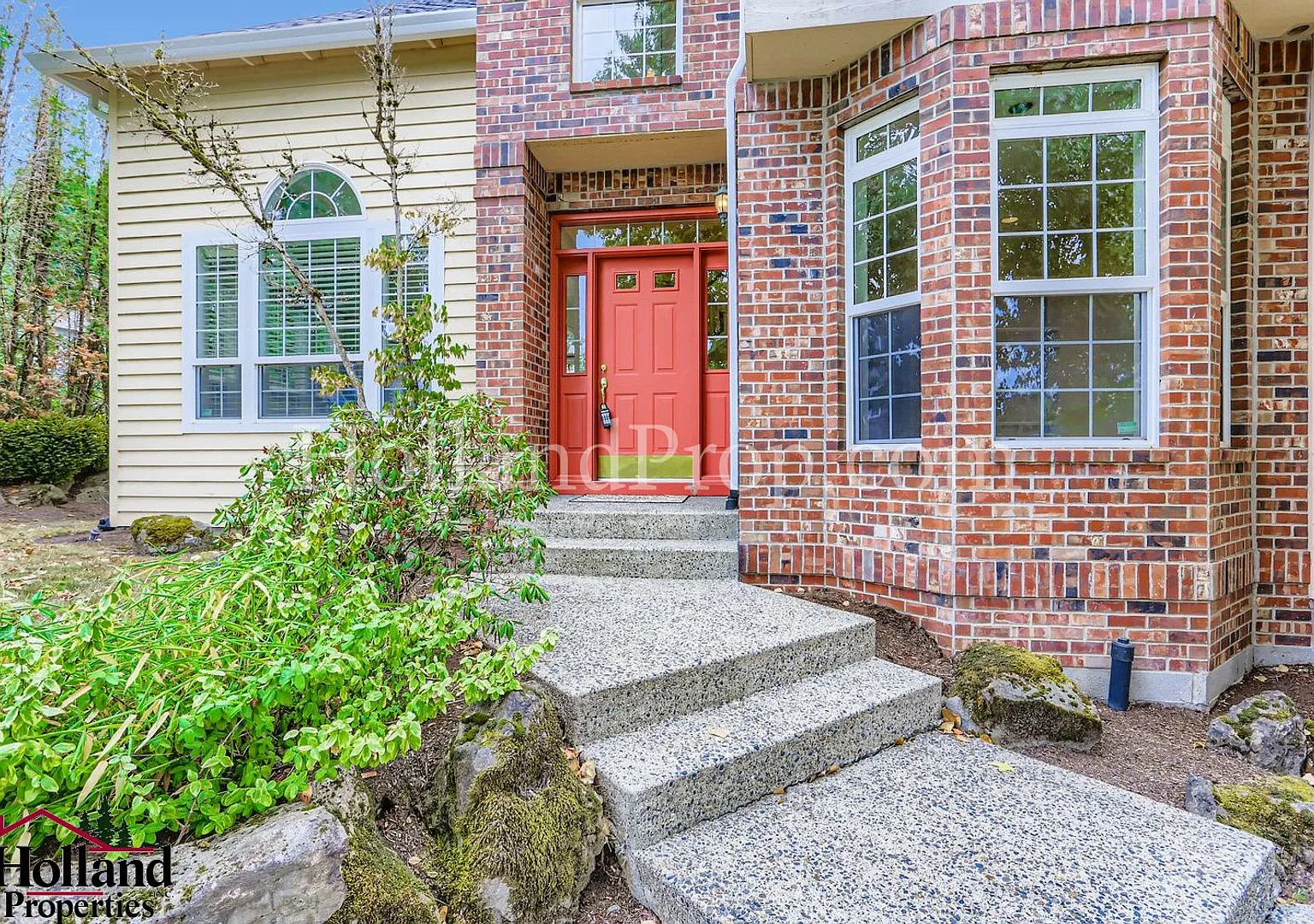 Spacious 4-Bedroom Bethany Townhome with Private Yard, Fireplace & Flexible Living Space — Photo 4