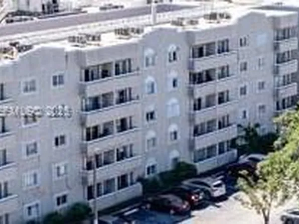 600 NW 32nd Pl APT 303, Miami, FL 33125
